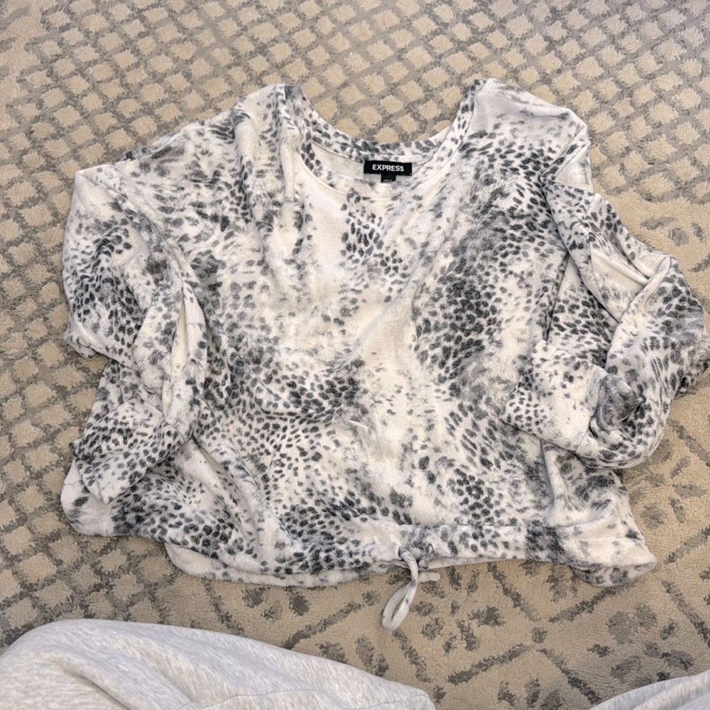 Express sized small gray leopard print shirt